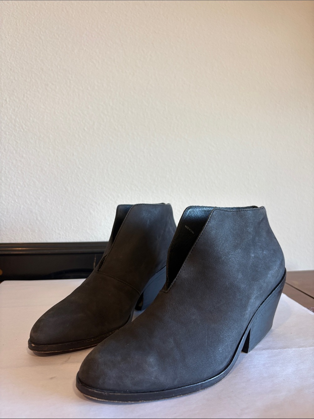 Eileen Fisher Nelson Nubuck leather split shaft ankle booties size 8 1/2 - Picture 2 of 3